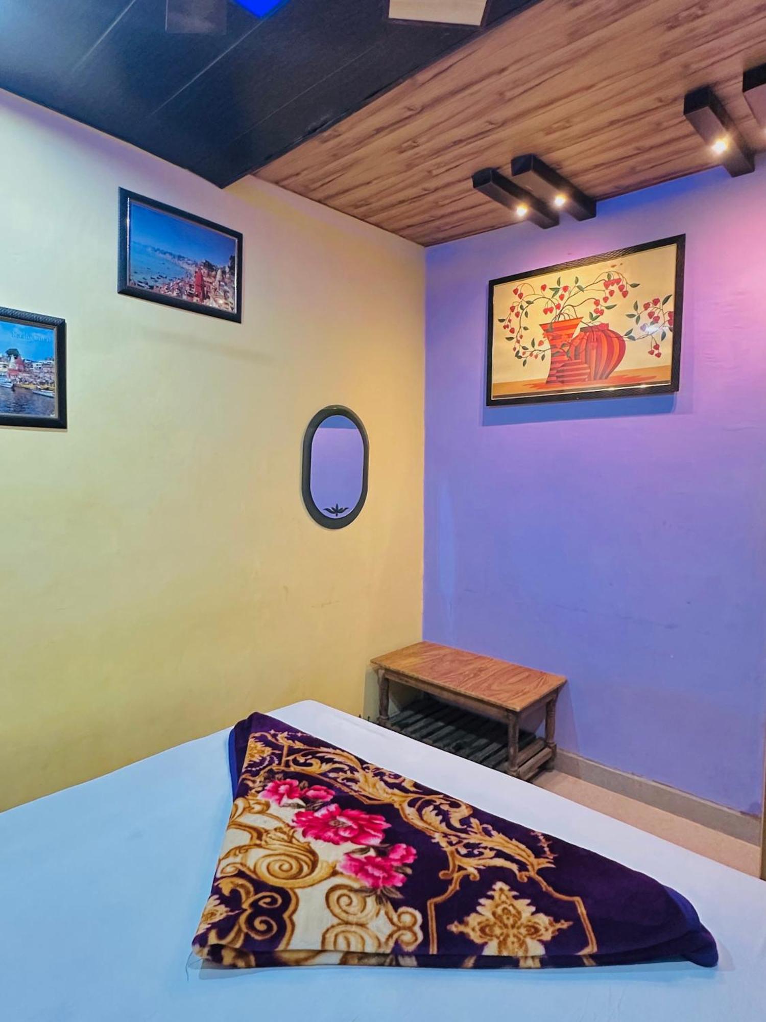 Home Stay Suraj Inn Варанаси Экстерьер фото