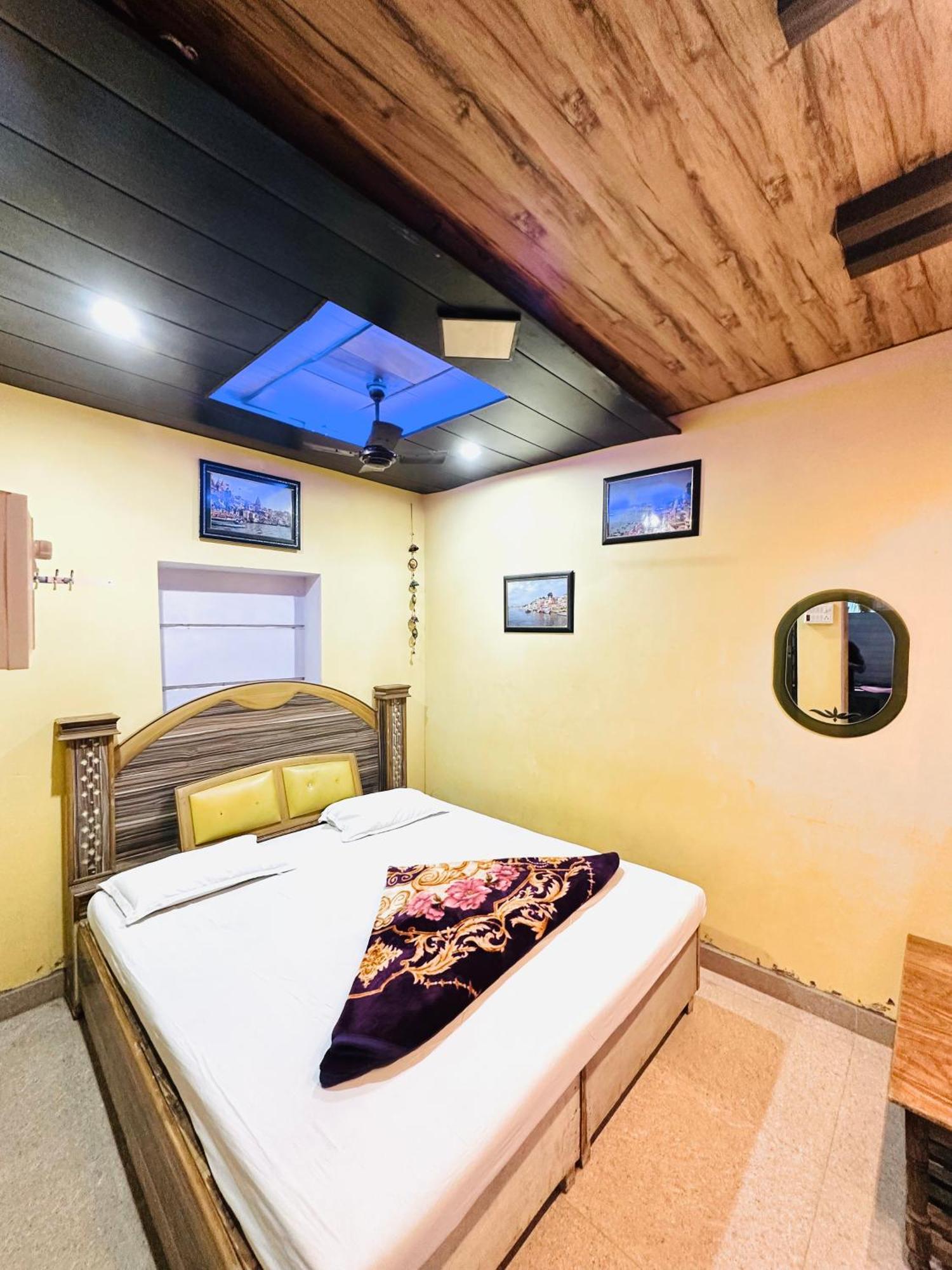 Home Stay Suraj Inn Варанаси Экстерьер фото