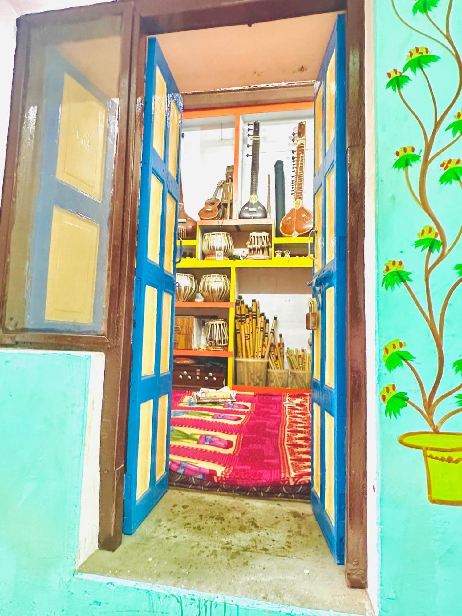 Home Stay Suraj Inn Варанаси Экстерьер фото