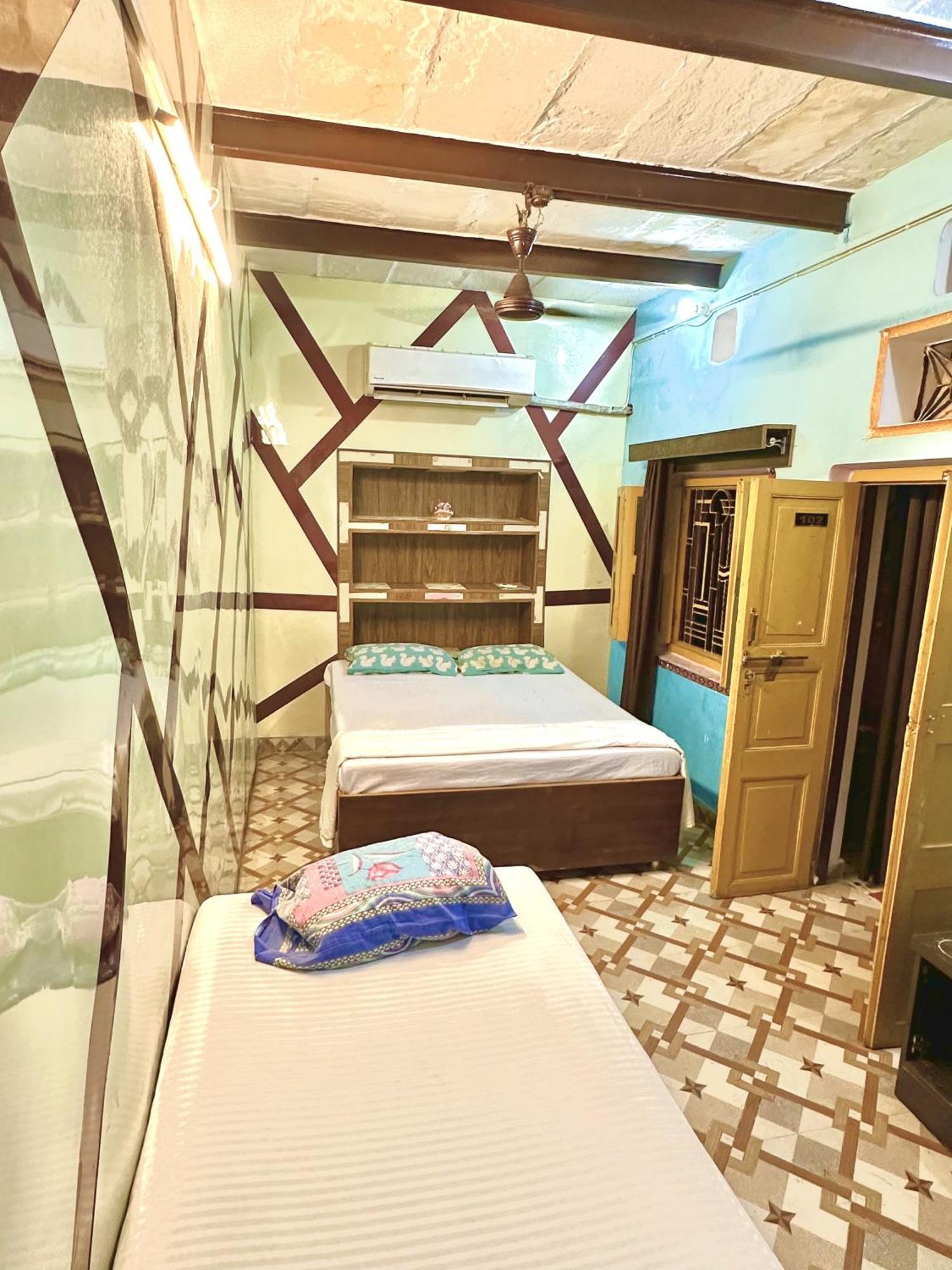 Home Stay Suraj Inn Варанаси Экстерьер фото